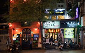 Khách Sạn The White 8A Thái Văn Lung